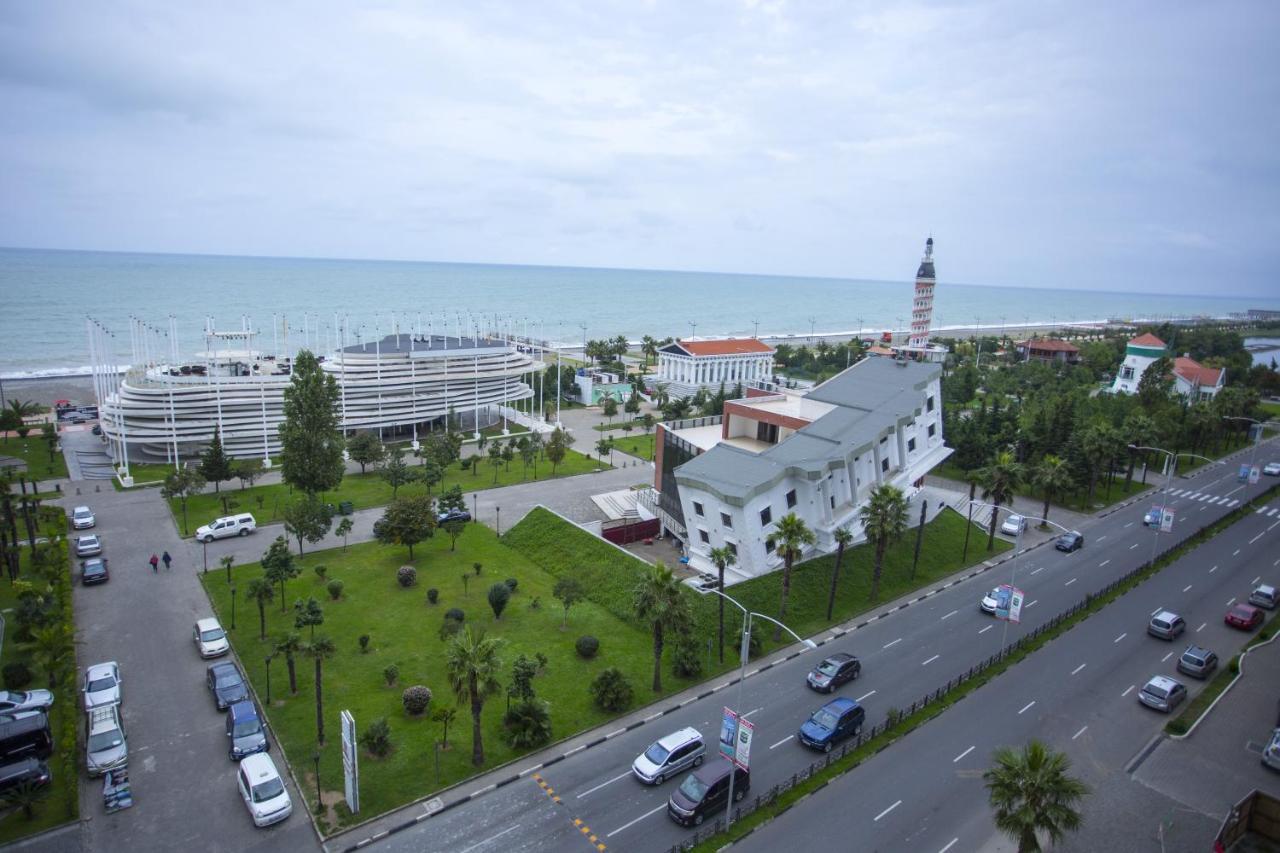 Blue Star Batumi Aparthotel Exterior photo